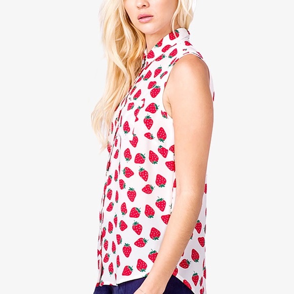 Forever 21 Tops - Forever 21 Strawberry 🍓 Top